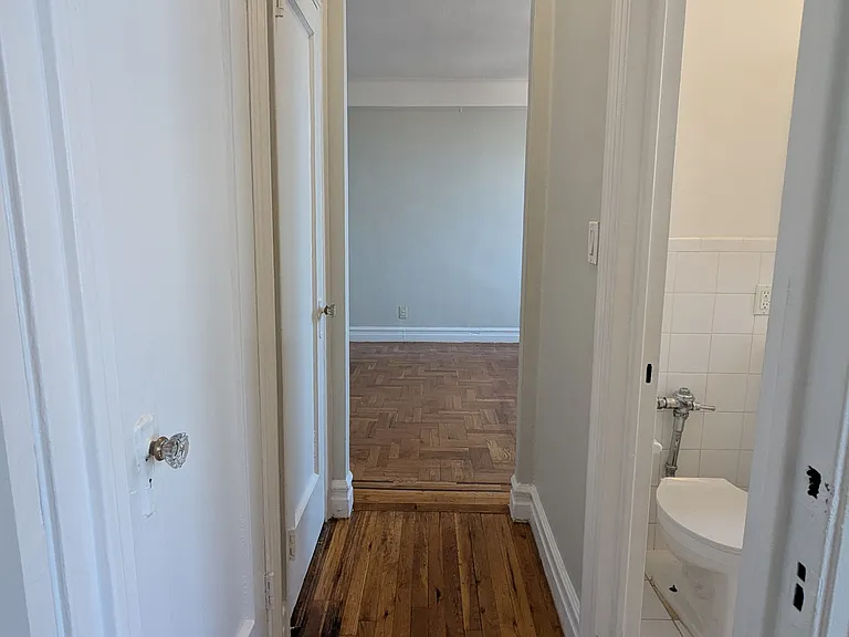 41-15 44th St #4R — Photo 2