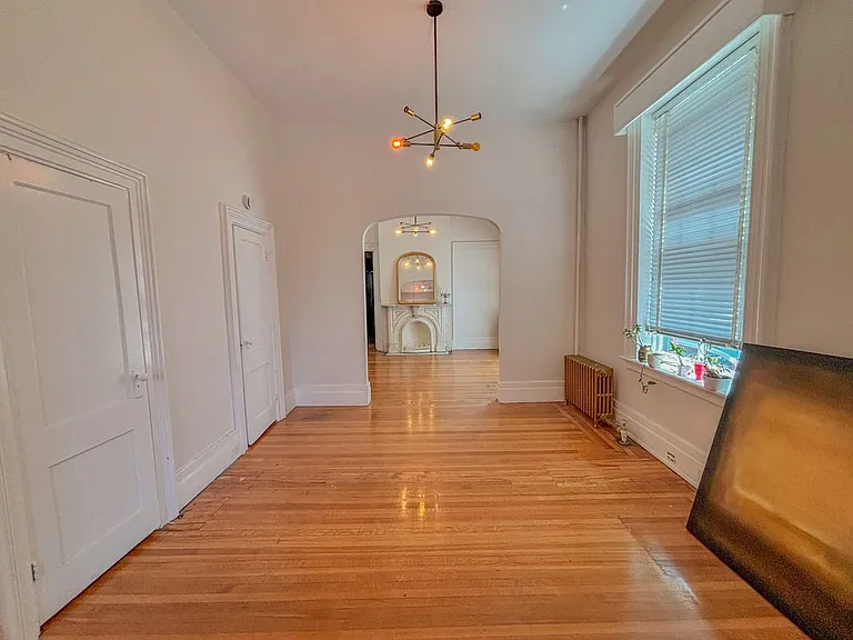 156 1st St #1R — Photo 3