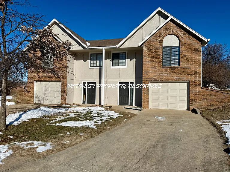 204 NW Market Pl — Photo 1