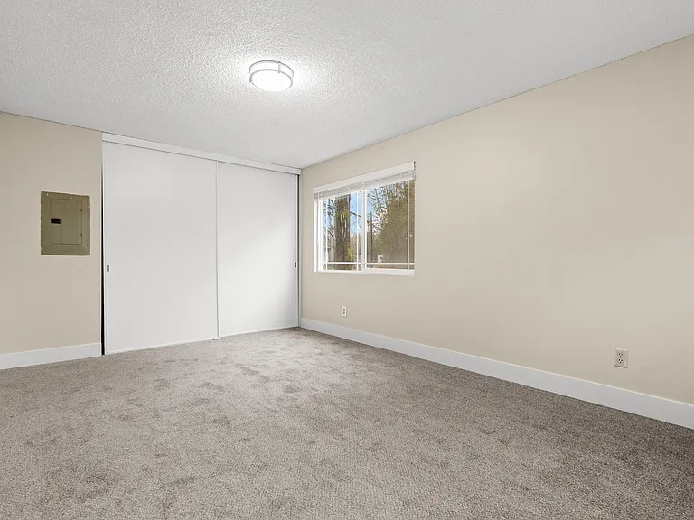 Creekside Apartments — Photo 20