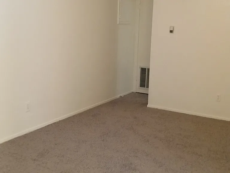 Bryce Avenue Apartments — Photo 18
