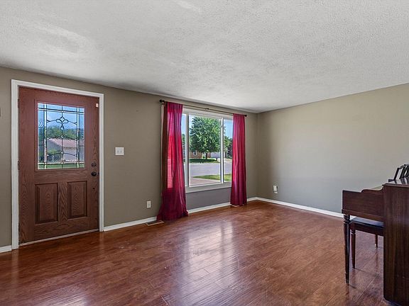 5th image of 14666 Mill Valley Ln