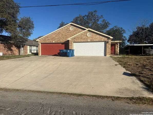 707 Dallas, Pleasanton, TX 78064