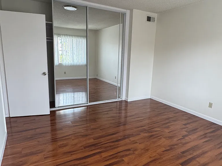 244 S El Molino Ave — Photo 29