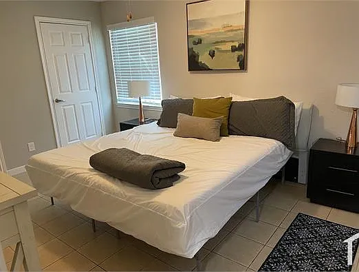 3 bed, 1000 sqft, $2,000 — Photo 3