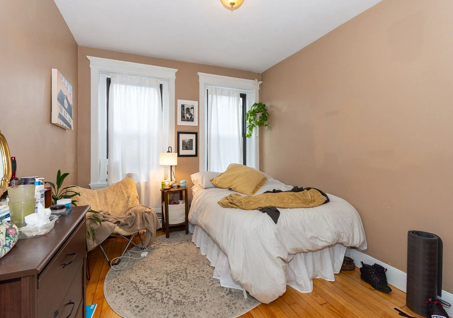 Large 5 bed in Allston — Photo 2