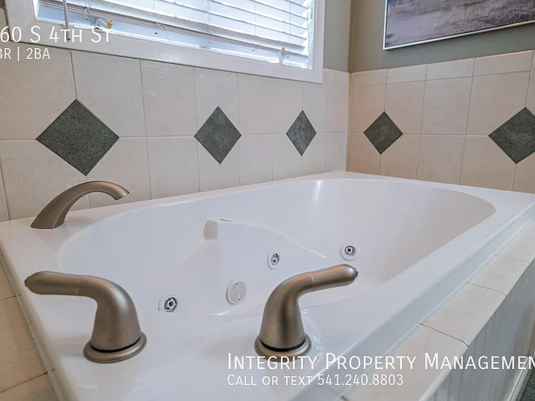 160 S 4th St — Photo 17