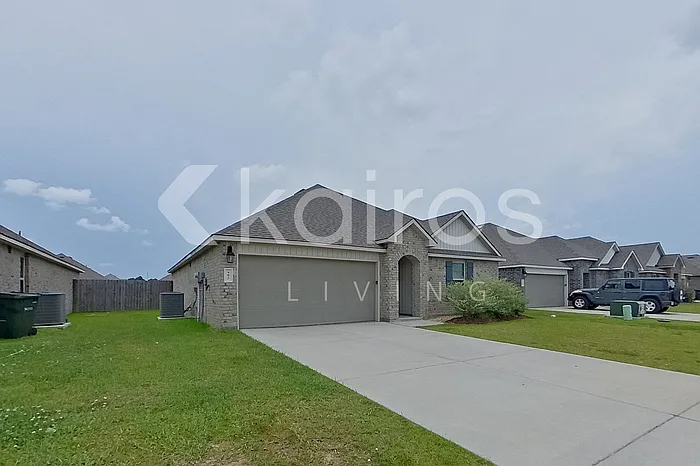 403 Mango Dr — Photo 2