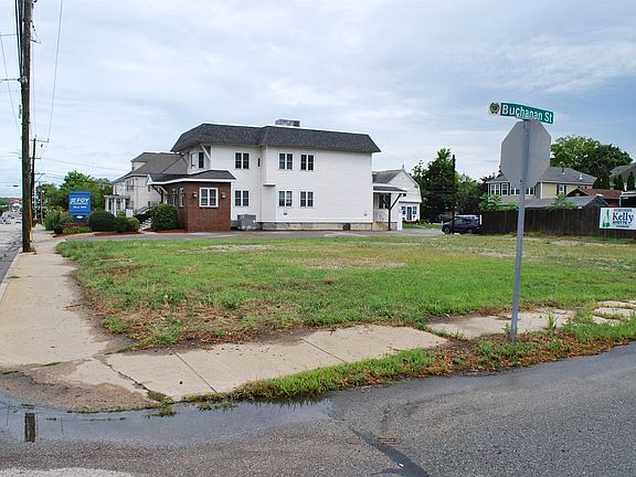 5th image of 352-354 Main Street
