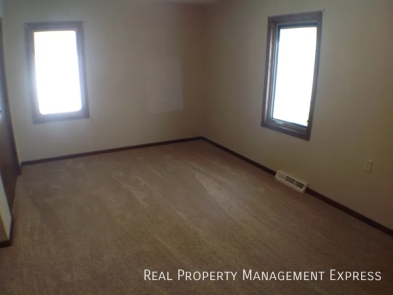 233 E Pam Rd — Photo 9
