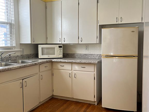 4th image of 104 Grand Ave NE