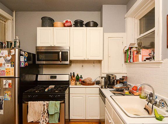 3rd image of 2253 W Cornelia Ave #1