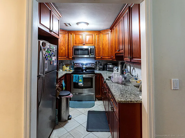 309 Ely Ave #H1 — Photo 8