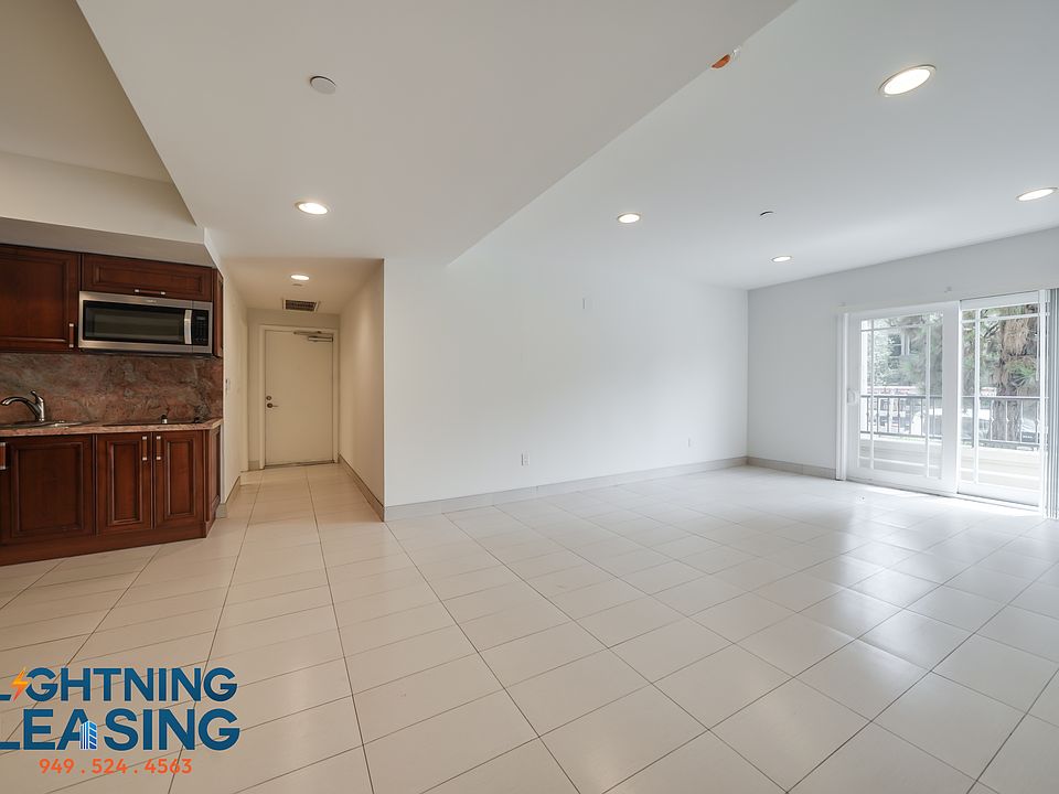 1st image of 11911 Mayfield Ave Penthouse 1A