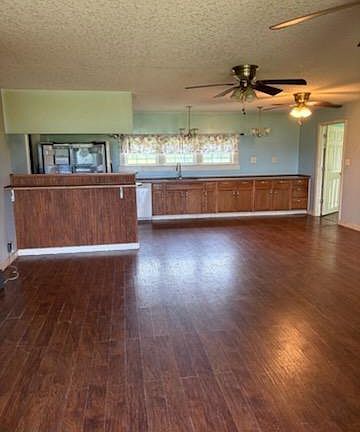 3rd image of 128 Oaktree Ln