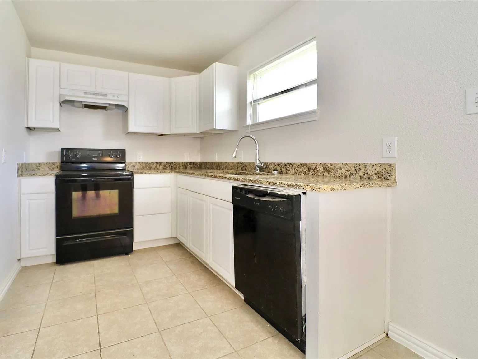 1526 Hillcrest Mesquite TX 75149 - 1 — Photo 4