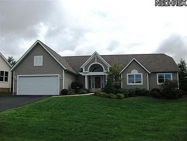 1302 Oakmont Dr photo 1