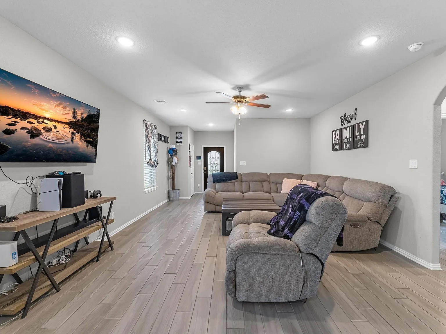 3 bed, 2.0 bath, 1602 sqft, $2,100 — Photo 4