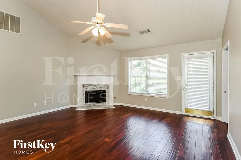 Building Photo - 830 James Ridge Dr