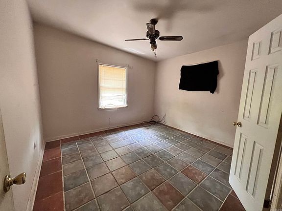 5th image of 628 Babcock St