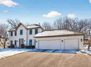2536 Bridle Creek Trl, Chanhassen, MN 55317