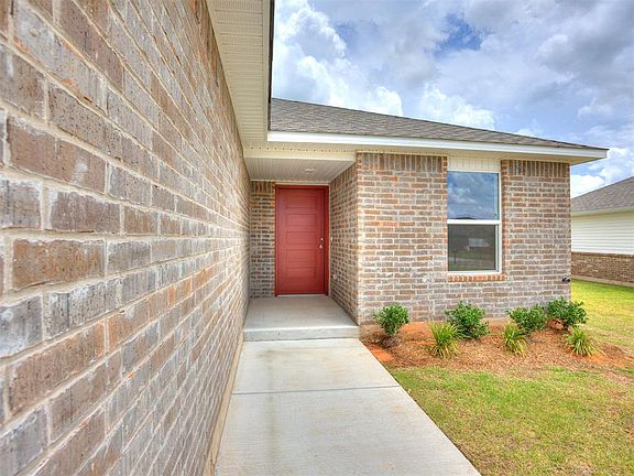 3rd image of 940 S Bear Ln