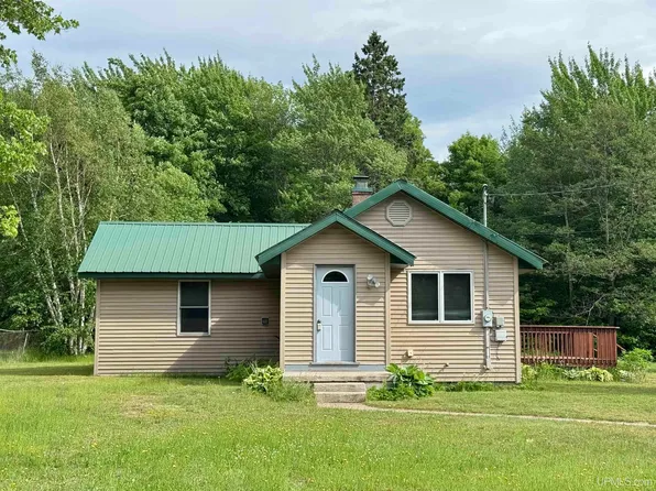 52 Midway Dr, Negaunee, MI 49866