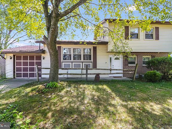 3rd image of 31 Sanford Dr