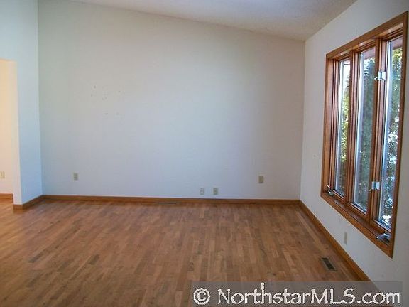3rd image of 812 Ludwig Ave N