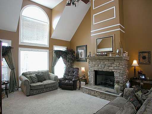 3rd image of 2736 Inglewood Dr