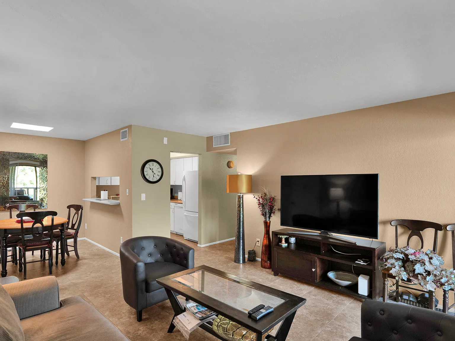 2 bed, 2.0 bath, 1000 sqft, $2,200 — Photo 3