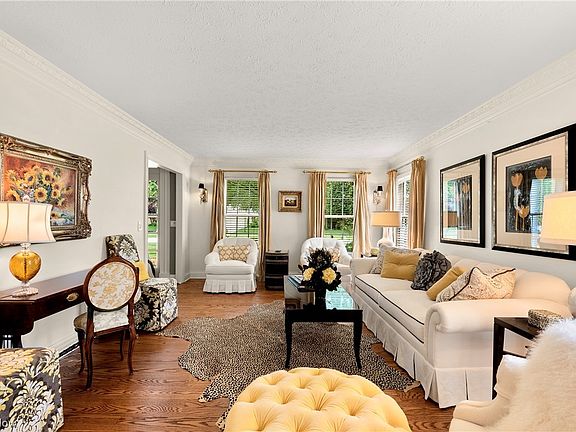 5th image of 390 Long Pointe Dr
