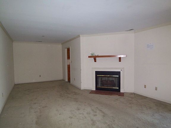 2nd image of 2116 Aztec Dr