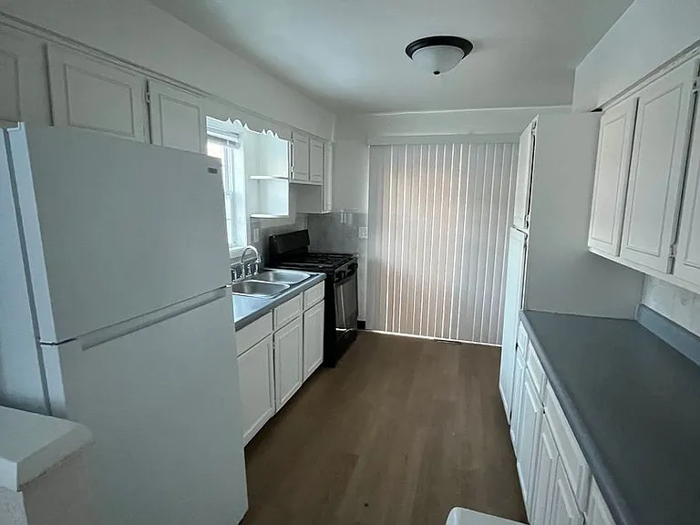 327 Pennsylvania Ave — Photo 14