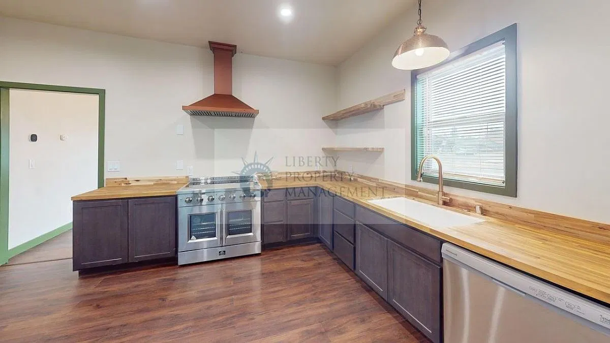 2 bed, 1014 sqft, $1,995 — Photo 4