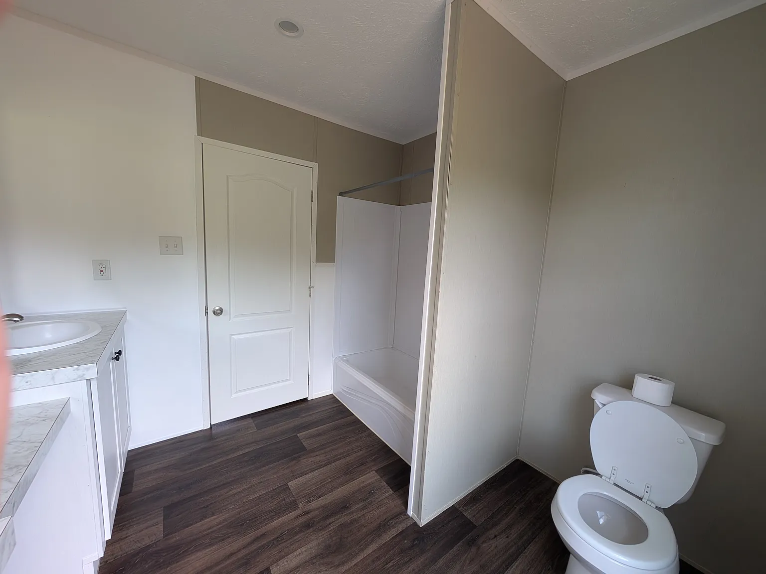 3 bed, 1352 sqft, $1,800 — Photo 2