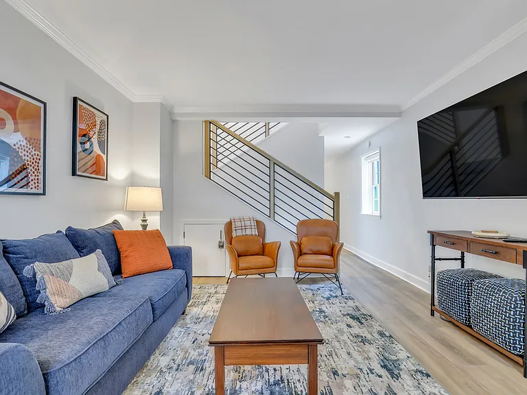 101 E Gaston St #1A — Photo 7