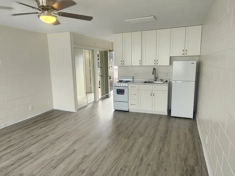 Kam IV Apartments — Photo 1