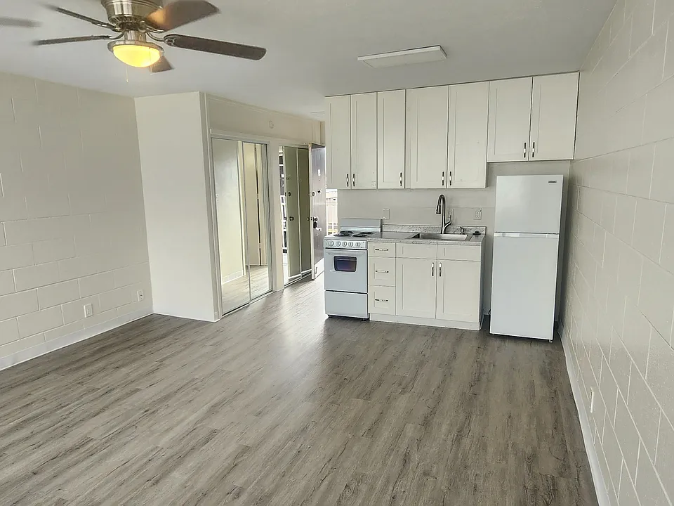 Kam IV Apartments