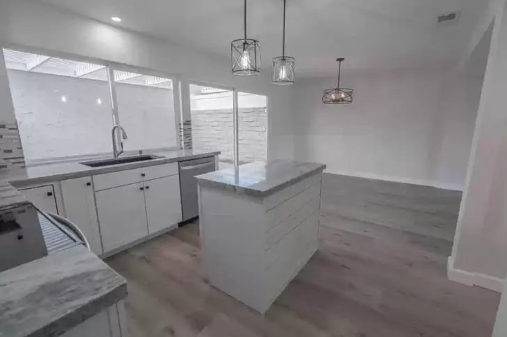 24219 La Glorita Cir