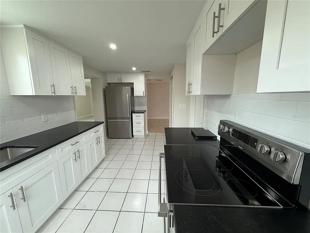 3 bed, 2.0 bath, 1429 sqft, $1,899 — Photo 4