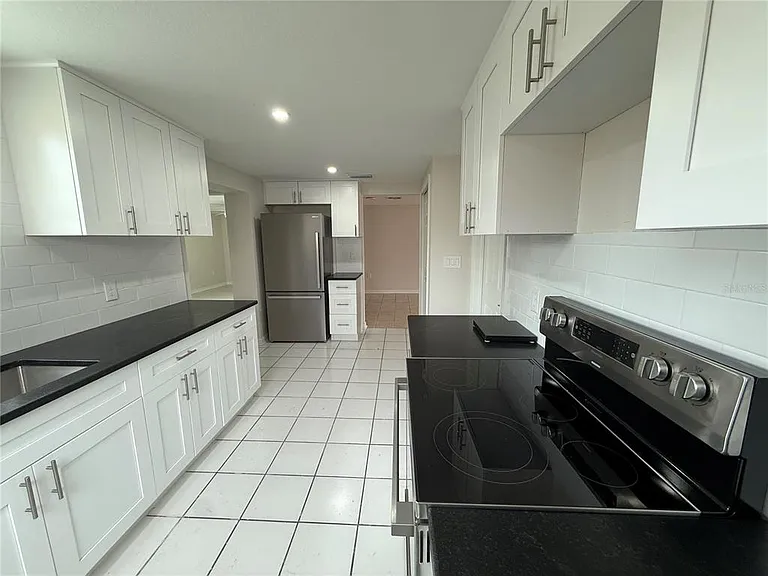 5241 Sparrow Dr — Photo 7