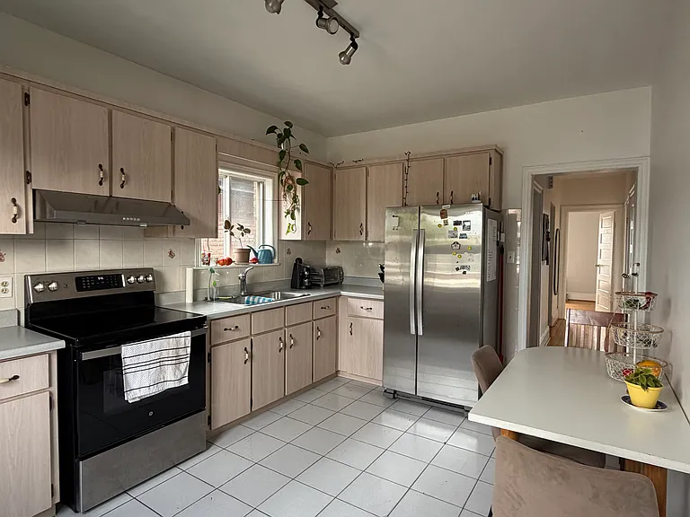 573 Ossington Ave #2 — Photo 1
