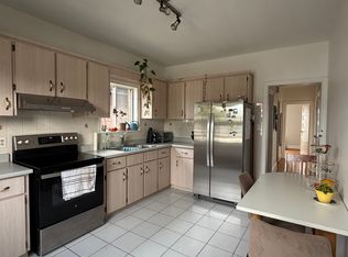 573 Ossington Ave FLOOR 2, Toronto, ON M6G3T4