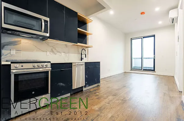 Rented by Greenrock Management | media 18