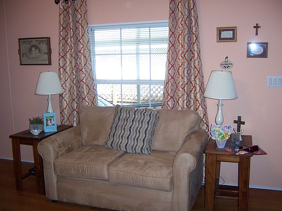 4th image of 706 Oriole Ln
