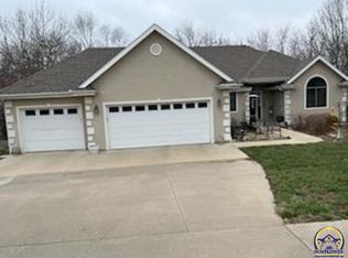 3415 NW Hickory Ridge Ln, Topeka, KS 66618