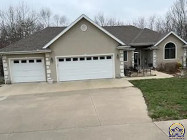 3415 NW Hickory Ridge Ln, Topeka, KS 66618