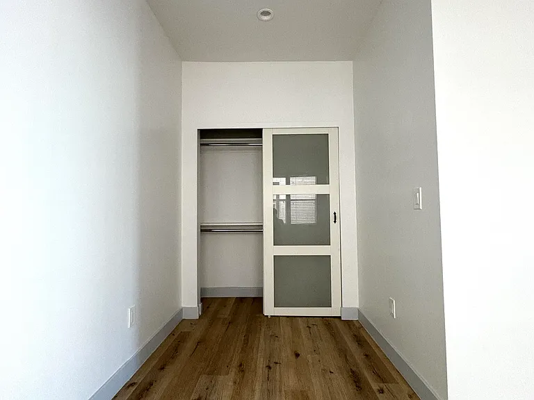 729 Lime Ave #11 — Photo 9