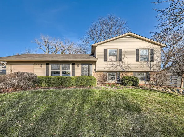 50 Meadowbrook Ln, Lake Zurich, IL 60047